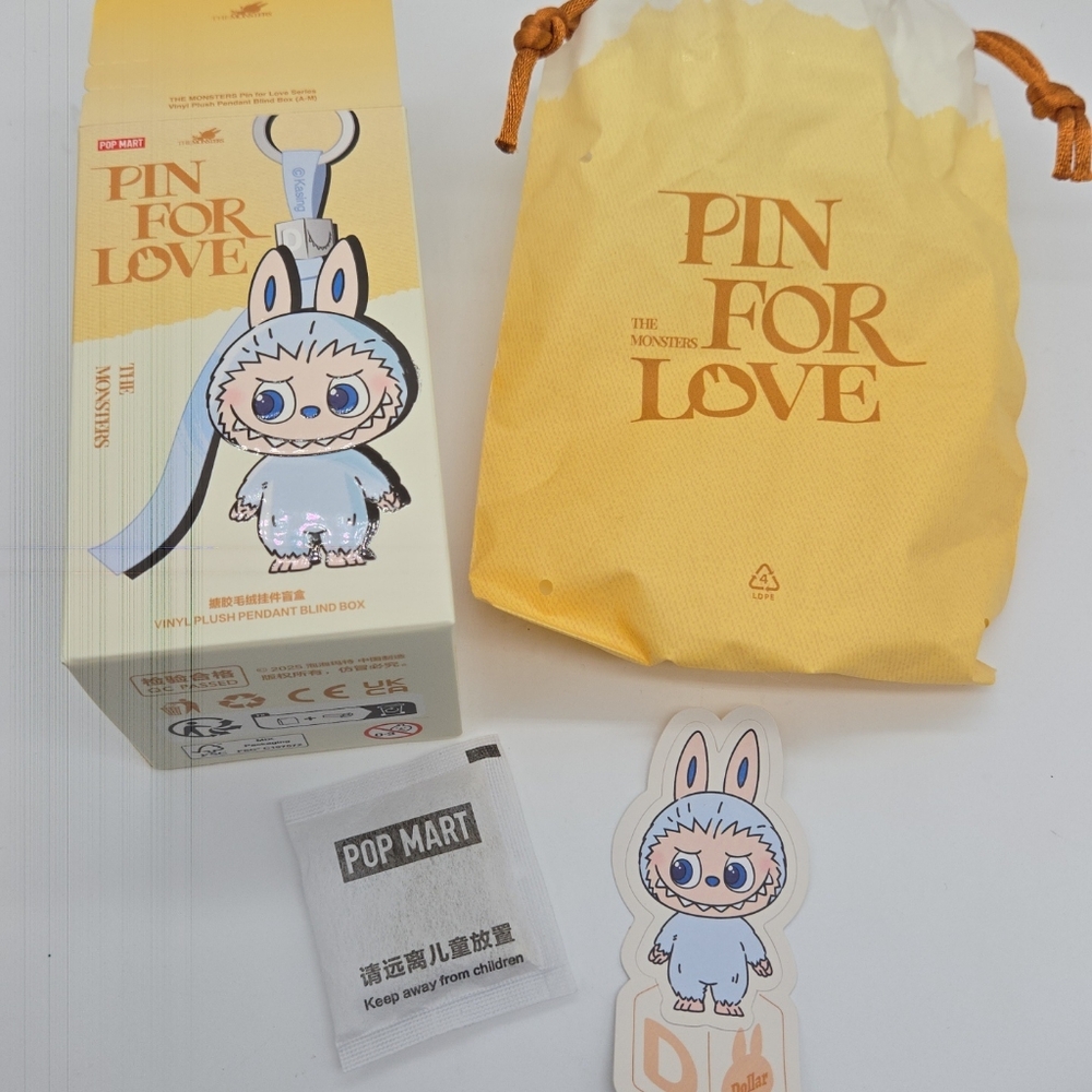 Authentic Labubu pin for love, letter D - Picture 8 of 16